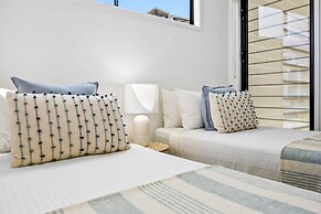 Bokarina 3-bed Stunning Home, Steps From Beach