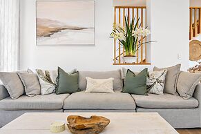 Bokarina 3-bed Stunning Home, Steps From Beach