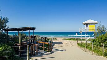 Bokarina 3-bed Stunning Home, Steps From Beach
