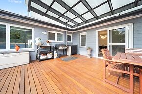 4-bed Family Home With Spacious Backyard and BBQ