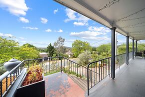 4-bed Family Home With Spacious Backyard and BBQ