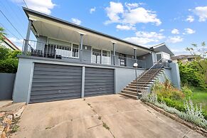 4-bed Family Home With Spacious Backyard and BBQ