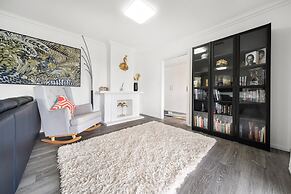 4-bed Family Home With Spacious Backyard and BBQ