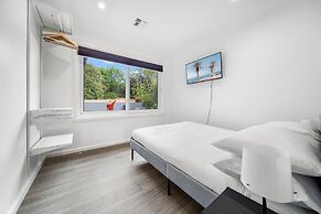 4-bed Family Home With Spacious Backyard and BBQ
