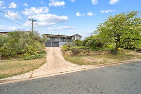 4-bed Family Home With Spacious Backyard and BBQ