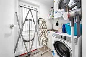 4-bed Family Home With Spacious Backyard and BBQ
