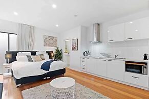Stunning Studio Apartment Near Public Transport