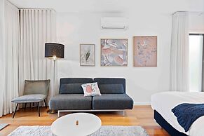 Stunning Studio Apartment Near Public Transport