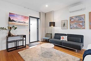 Stunning Studio Apartment Near Public Transport