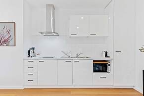 Stunning Studio Apartment Near Public Transport