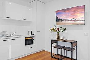 Stunning Studio Apartment Near Public Transport