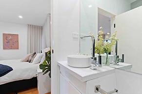 Stunning Studio Apartment Near Public Transport