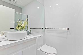Stunning Studio Apartment Near Public Transport