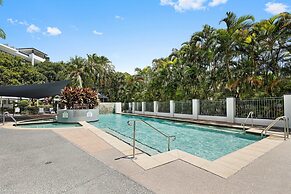 Beachside 2-bed With Pools, Gym, BBQ and Parking