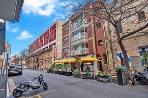 Bright 1-bed Unit With Balcony in Central Adelaide