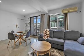 Bright 1-bed Unit With Balcony in Central Adelaide
