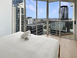 Brisbane CBD Stay With Pool & Gym Access