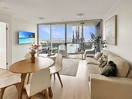 Brisbane CBD Stay With Pool & Gym Access