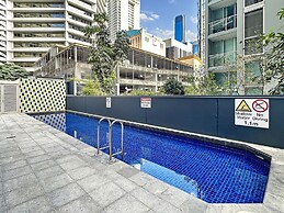 Brisbane CBD Stay With Pool & Gym Access