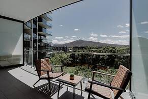Center 1-bed With Gym, BBQ and Stunning Views