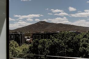 Center 1-bed With Gym, BBQ and Stunning Views