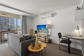 Chic 2-bed Apartment & 5 Minutes Walk to Qpac
