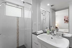 Chic 2-bed Apartment & 5 Minutes Walk to Qpac