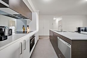 Comfy 2-bed Near the Lake With Secure Parking