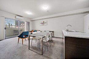 Comfy 2-bed Near the Lake With Secure Parking