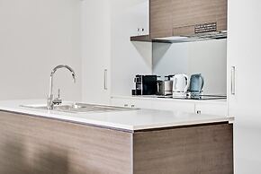 Comfy 2-bed Near the Lake With Secure Parking