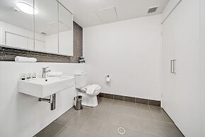 Comfy 2-bed Near the Lake With Secure Parking