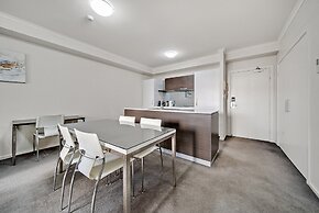 Comfy 2-bed Near the Lake With Secure Parking