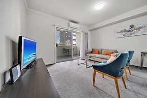 Comfy 2-bed Near the Lake With Secure Parking