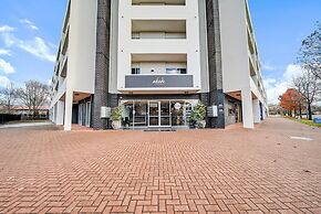 Comfy 2-bed Near the Lake With Secure Parking