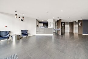 Comfy 2-bed Near the Lake With Secure Parking