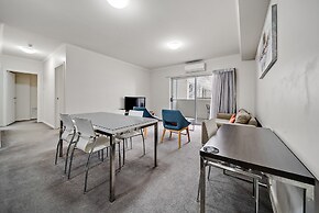 Comfy 2-bed Near the Lake With Secure Parking