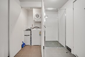 Comfy 2-bed Near the Lake With Secure Parking
