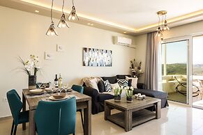 Three Moirai Villa With 2 Heated Pools