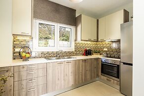 Three Moirai Villa With 2 Heated Pools