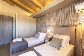 Three Moirai Villa With 2 Heated Pools