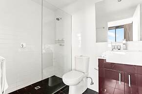 Spacious 2-bed With Two Balconies With City Views