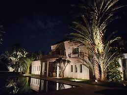 Private Luxury Villa With Hotel Services