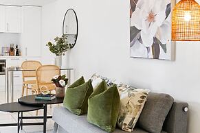 Chic 1-bed Escape With Parking Bridgeman Downs