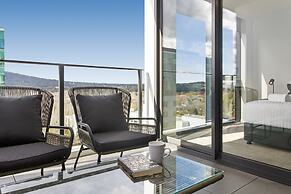 Central 2-bed With Gym, BBQ & Stunning Views