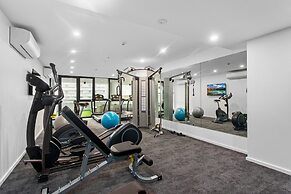 Central 2-bed With Gym, BBQ & Stunning Views