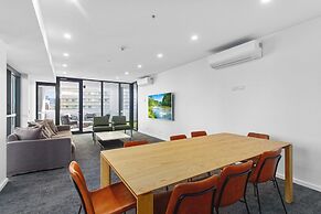 Central 2-bed With Gym, BBQ & Stunning Views