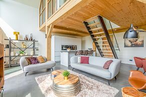 Attractive and Modern 6-person Holiday Villa