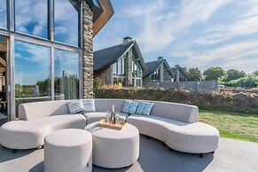 Attractive and Modern 6-person Holiday Villa