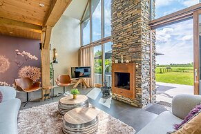 Attractive and Modern 6-person Holiday Villa