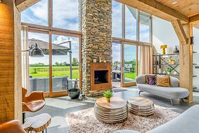 Attractive and Modern 6-person Holiday Villa